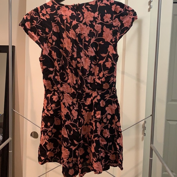 Beautiful light-weight romper from Urban Outfitter - Picture 3 of 4